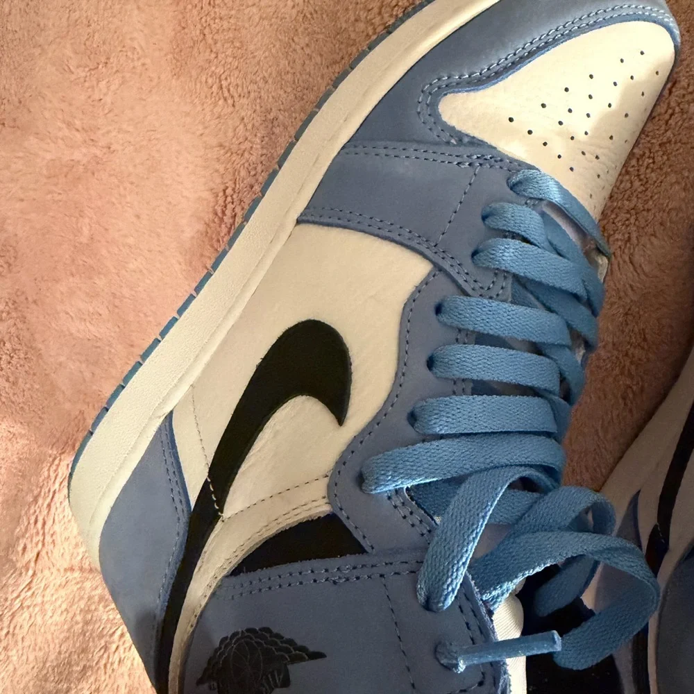 Air Jordan 1 Retro High White University Blue Black GS